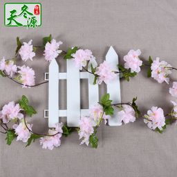 櫻花藤條 營(yíng)造浪漫婚禮布景的仿真花藝良選